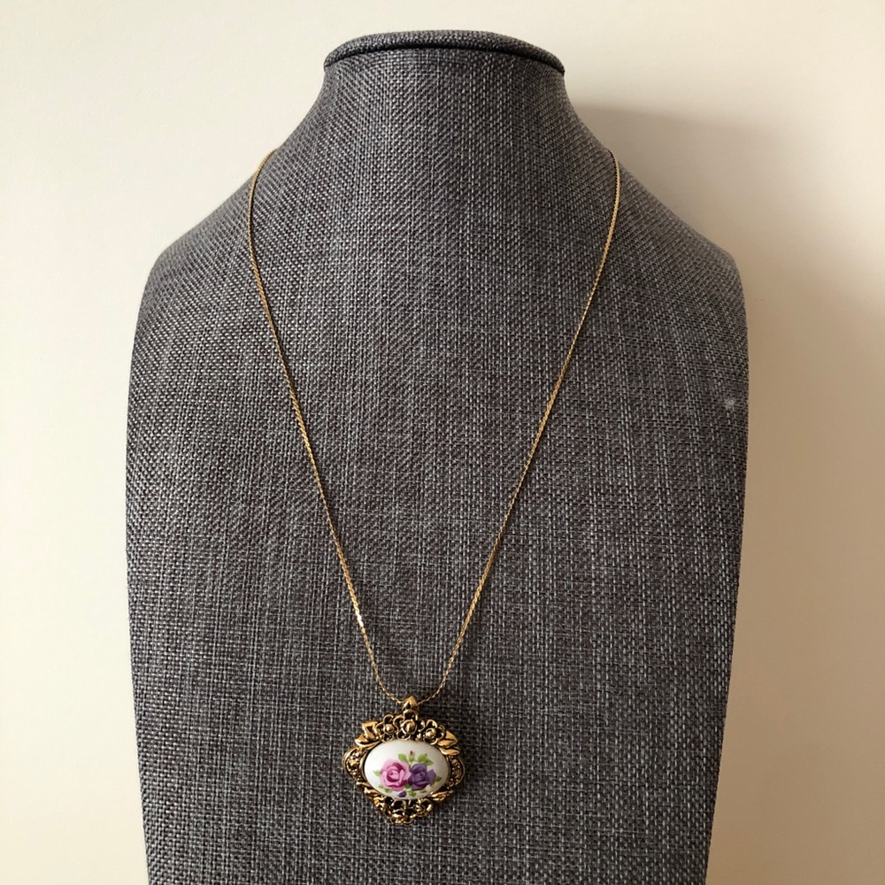 Vintage Avon flower paintings ceramic necklace